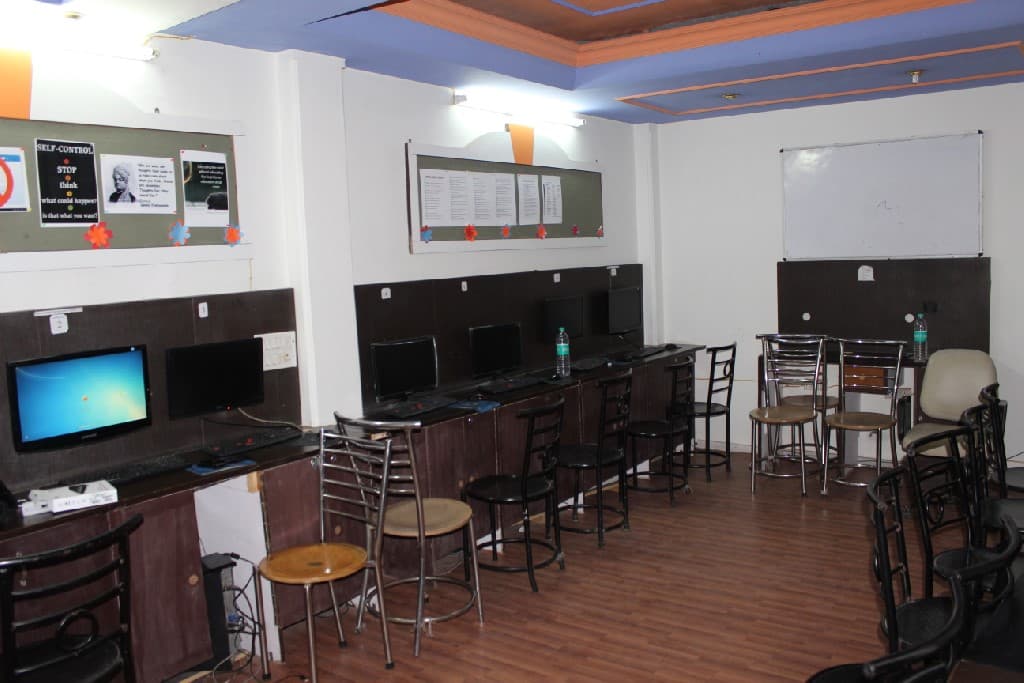 IAAN School of Mass Communication New Delhi Lab photo 2